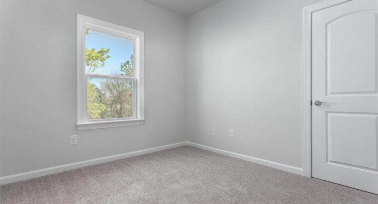 Room with shared bath in Cary