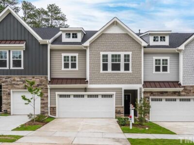 Room with shared bath in Cary